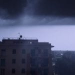 Maltempo, nubifragio e allagamenti a Roma: Capitale nel caos tra allagamenti e alberi caduti [FOTO]