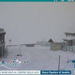 Meteo, freddo e neve sulle Alpi: le immagini dello Stelvio imbiancato a 11 giorni dal passaggio del Giro d’Italia [GALLERY]