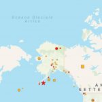 Violento terremoto in Alaska: scossa di magnitudo 7.5, scatta l’allerta tsunami [MAPPE e DATI]
