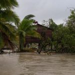 La tempesta tropicale Iota attraversa l’Honduras e raggiunge El Salvador: salgono a 10 i morti in America Centrale [FOTO]