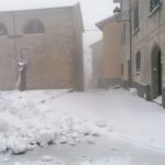 Freddo e Maltempo, è Inverno all’improvviso: lo spettacolo della NEVE a Capracotta e Castelluccio di Norcia, gelo in Abruzzo [FOTO]