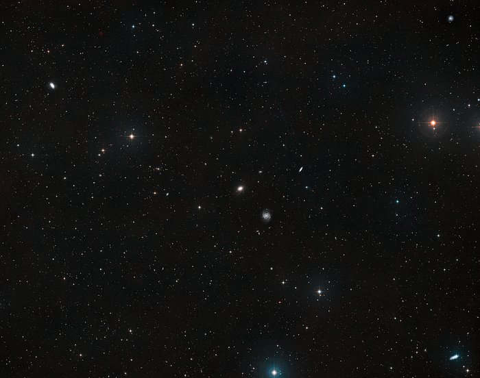 cielo galassie NGC 1052 DF4 e NGC 1052DF2
