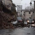 Maltempo Calabria, forti piogge a Rossano: crolla muro di recinzione, allagamenti [FOTO]