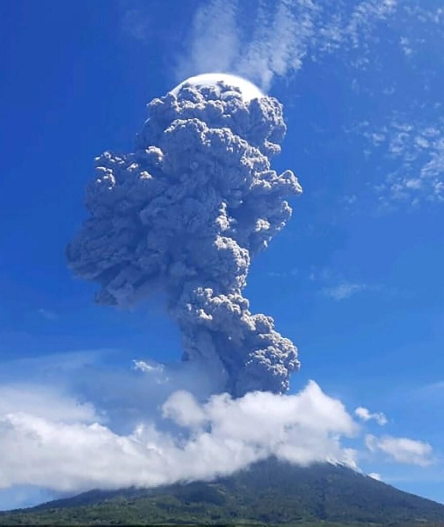 eruzione indonesia