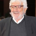 Morto Gigi Proietti, “noi ti ricorderemo così”: la commozione per la scomparsa dell’attore romano corre sui social