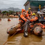 Il Tifone Vamco devasta le Filippine: venti oltre i 155km orari e violente inondazioni su Manila [FOTO e VIDEO]
