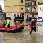 Oltre 300 interventi dei Vigili del Fuoco per le alluvioni, 50 solo a Crotone: esondato il torrente Esaro [FOTO]