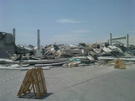 Figura 5: Un capannone a Sant’Agostino (Ferrara), crollato durante il terremoto dell’Emilia del 20 maggio 2012