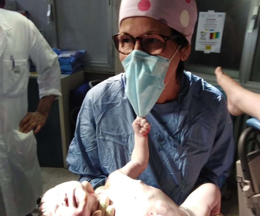Ostetrica con neonato sassari