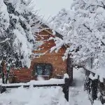 Meteo, le Alpi sotto una nevicata storica provocata dallo scirocco: sommerse dalla neve le principali località montane d’Italia [FOTO e VIDEO]