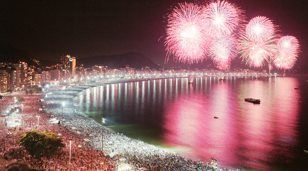 Festività di dicembre in tutto il mondo: 7 salti nelle onde per il