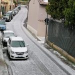 Maltempo, graupel sulla Toscana occidentale: la “neve tonda” imbianca Livornese e Pisano [FOTO e VIDEO]