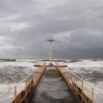 Maltempo Lazio, forte vento e mareggiata ad Ostia: cabine spazzate via, forti piogge sulla regione [FOTO e VIDEO]