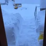 Maltempo, lo spettacolo di Cortina sotto 70cm di neve: abitanti in centro con gli sci [FOTO e VIDEO]