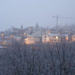 Santo Stefano imbiancato a Pietracamela, sul Gran Sasso: la neve ‘crea un presepe’ [FOTO & VIDEO]