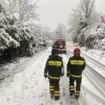 Maltempo e neve al Nord Italia: centinaia di interventi dei vigili del fuoco, situazione critica nel Varesotto [FOTO]