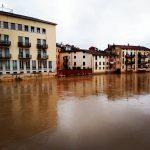 Maltempo Veneto, altri 173mm di pioggia oggi: allerta per il Bacchiglione, esonda roggia Caveggiara, allagamenti diffusi a Vicenza [FOTO]
