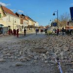 Terremoto magnitudo 6.4 in Croazia, scossa avvertita in tutt’Italia: Petrinja rasa al suolo, ci sono morti. Crolli e blackout a Zagabria, chiusa centrale nucleare in Slovenia
