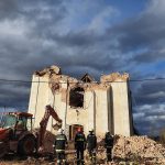Terremoto Croazia: chiesa distrutta a Zazina, persone sotto le macerie. Italiani a Zagabria: “Shock estremo, si ballava come fossimo in una barca” [FOTO e VIDEO]