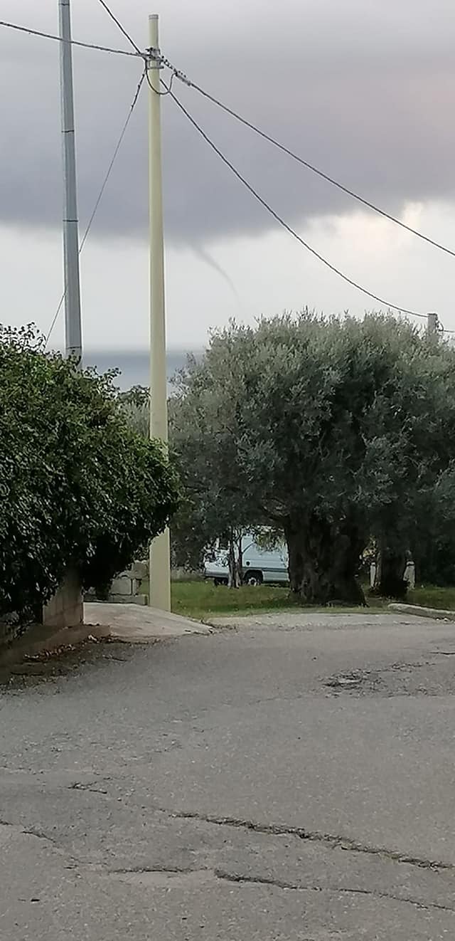 Il tornado sul mar Jonio visto da Siderno - foto di Domenico Nigro
