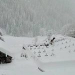 Maltempo, l’allerta resta massima al Nord-Est: quasi 1,5 metri di neve in montagna in Alto Adige ma situazione in peggioramento, rischio valanghe in Veneto [FOTO]