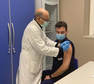 Dott. Andrea Della Valle primo vaccinato ASST Pini CTO