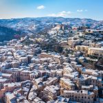 Maltempo Calabria, Cosenza imbiancata dalla neve ma baciata dal sole: temperature in aumento in città [FOTO]