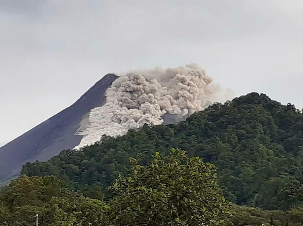 merapi eruzione indonesia