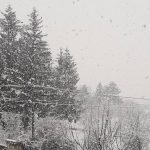 Maltempo Abruzzo: fitta nevicata su A24 e A25, anche L’Aquila è imbiancata [FOTO]
