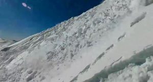 valanga snowboarder