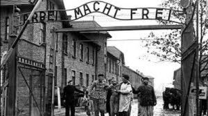 uscita dal campo di Auschwitz