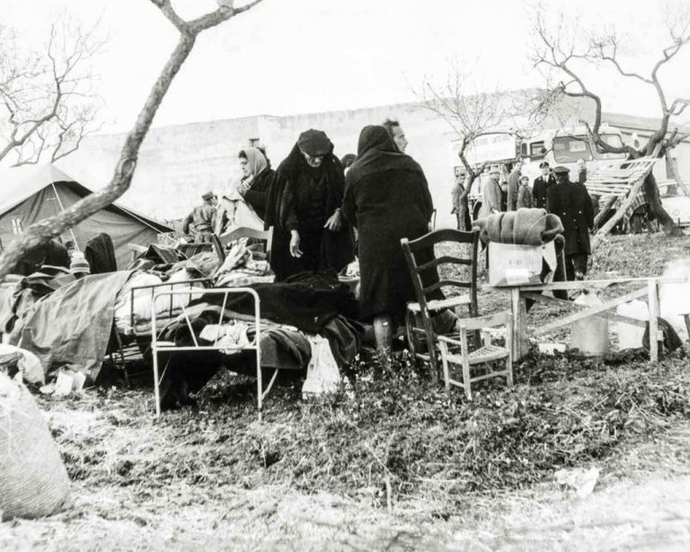 Santa Margherita Belìce – Accampamenti di fortuna all’indomani della scossa del 15 gennaio 1968
