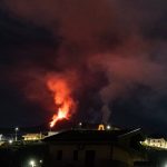 Etna in eruzione, inizia il 4° parossismo: rosso fuoco nella notte, le immagini dalle webcam in diretta