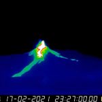 Etna in eruzione, l’attività si intensifica nella notte: colata lavica nella Valle del Bove, tremore in aumento
