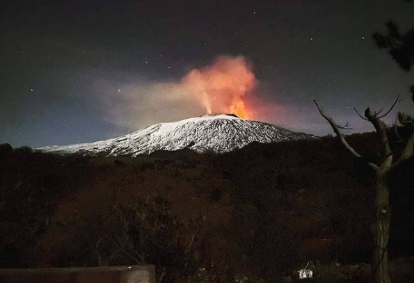 eruzione etna notte