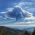 Eruzione Etna, scenario da Apocalypse Now su Catania: si fa buio in pieno giorno, FOTO e VIDEO impressionanti
