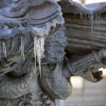 Meteo, ondata di gelo in Italia: San Valentino di ghiaccio a Roma, fontane e lungomare di Ostia congelati [FOTO]