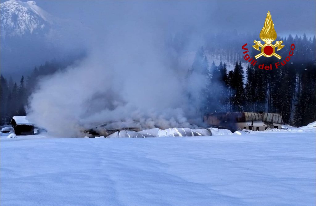 incendio azienda malga val visdende