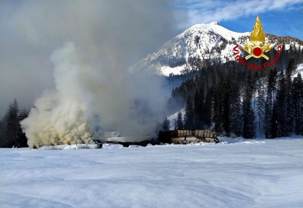 incendio azienda malga val visdende