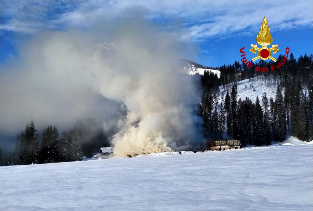 incendio azienda malga val visdende