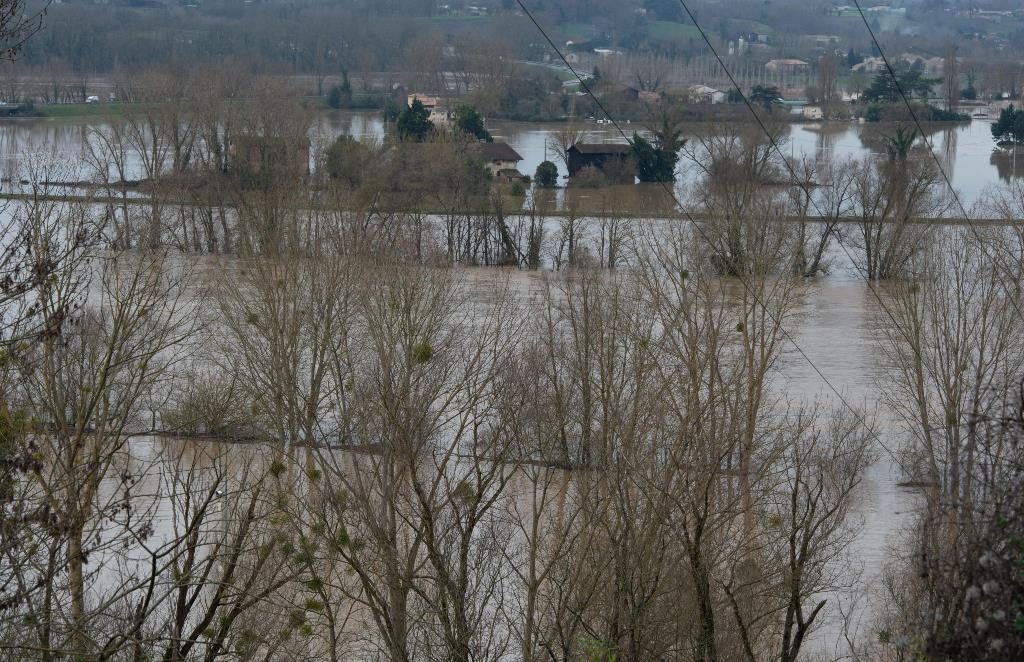 maltempo francia fiume garonna la reole