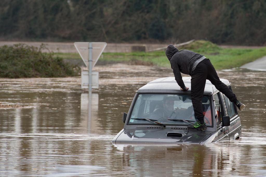 maltempo francia fiume garonna la reole