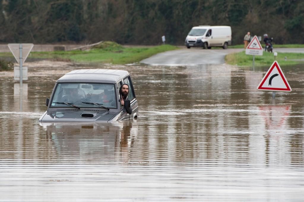 maltempo francia fiume garonna la reole