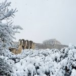 Meteo, lo spettacolo della neve ad Atene incanta anche Mika: “Panorama magico, sembrava Narnia” [FOTO e VIDEO]