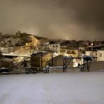 Maltempo Campania, zone interne del Sannio sepolte dalla neve: blizzard a Baselice nella notte, caduti oltre 40cm [FOTO e VIDEO]