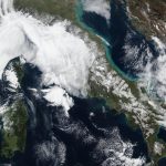 Meteo, la neve copre tutto l’Appennino e i Balcani: ultime ore di freddo ma da domani torna il caldo [FOTO]
