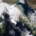 Meteo, la neve copre tutto l’Appennino e i Balcani: ultime ore di freddo ma da domani torna il caldo [FOTO]