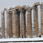 Ondata di freddo in Grecia, risveglio insolito ad Atene: “Medea” porta la neve, Acropoli imbiancata [FOTO]