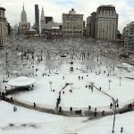 USA, tempesta di neve sulla costa orientale: lo spettacolo di New York sommersa dalla neve [FOTO]