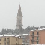 Maltempo e freddo intenso, la neve imbianca l’Umbria: i fiocchi ricoprono Perugia e Città della Pieve [FOTO]
